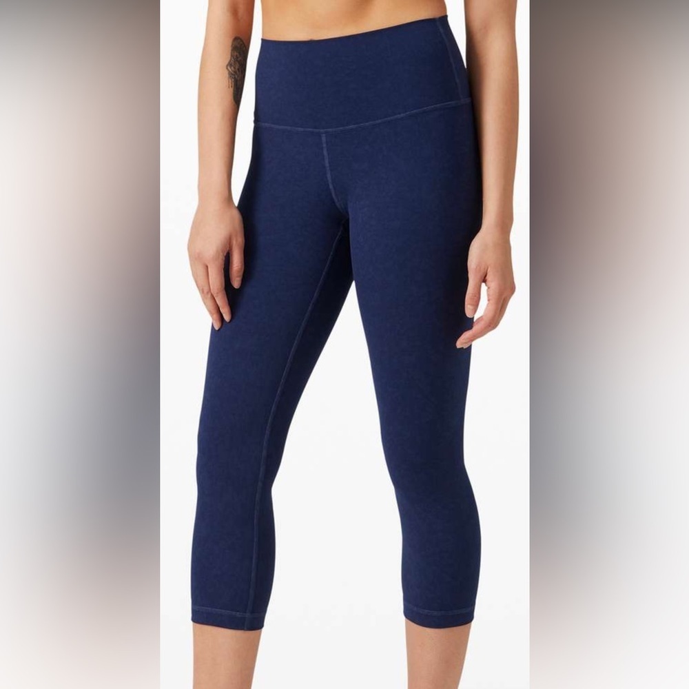 Lululemon Athletica Wunder Under High Rise Crop 21” Spray Indigo Blue size 6